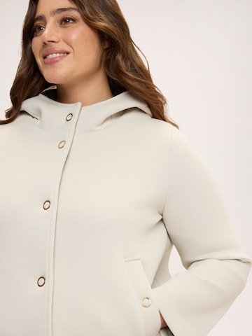 Cappotto di mezza stagione di Fiorella Rubino in beige