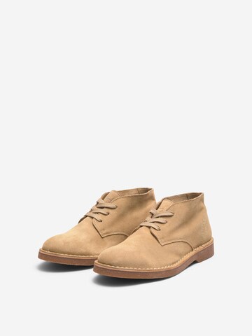 SELECTED HOMME Buty Chukka 'Riga' w kolorze beżowy