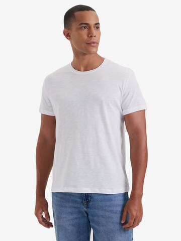 WESTMARK LONDON Bluser & t-shirts 'Leo' i hvid: forside