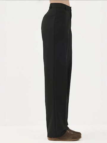 Hiccup - Perna larga Calças com vincos em preto