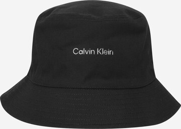 Calvin Klein قبعة بلون أسود