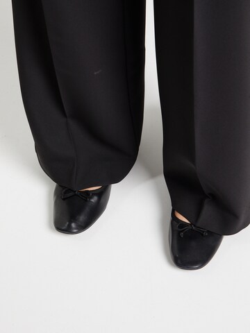 MOS MOSH Loose fit Trousers with creases in Black
