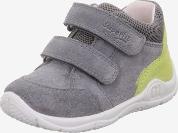 SUPERFIT - Zapatillas deportivas 'Universe' en gris: frente