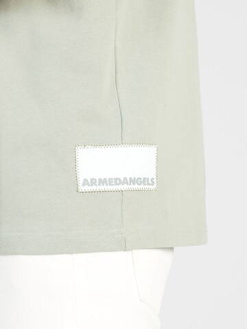 Maglietta 'MAARKOS' di ARMEDANGELS in grigio