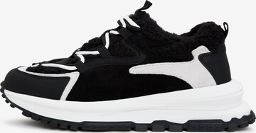 CESARE GASPARI Sneakers in Black: front