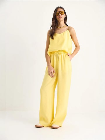 Completo pantalone di Bianco Lucci in giallo