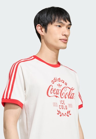 ADIDAS ORIGINALS T-shirt 'Coca Cola Classic' i vit