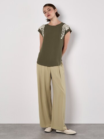 Chemisier Apricot en vert : devant