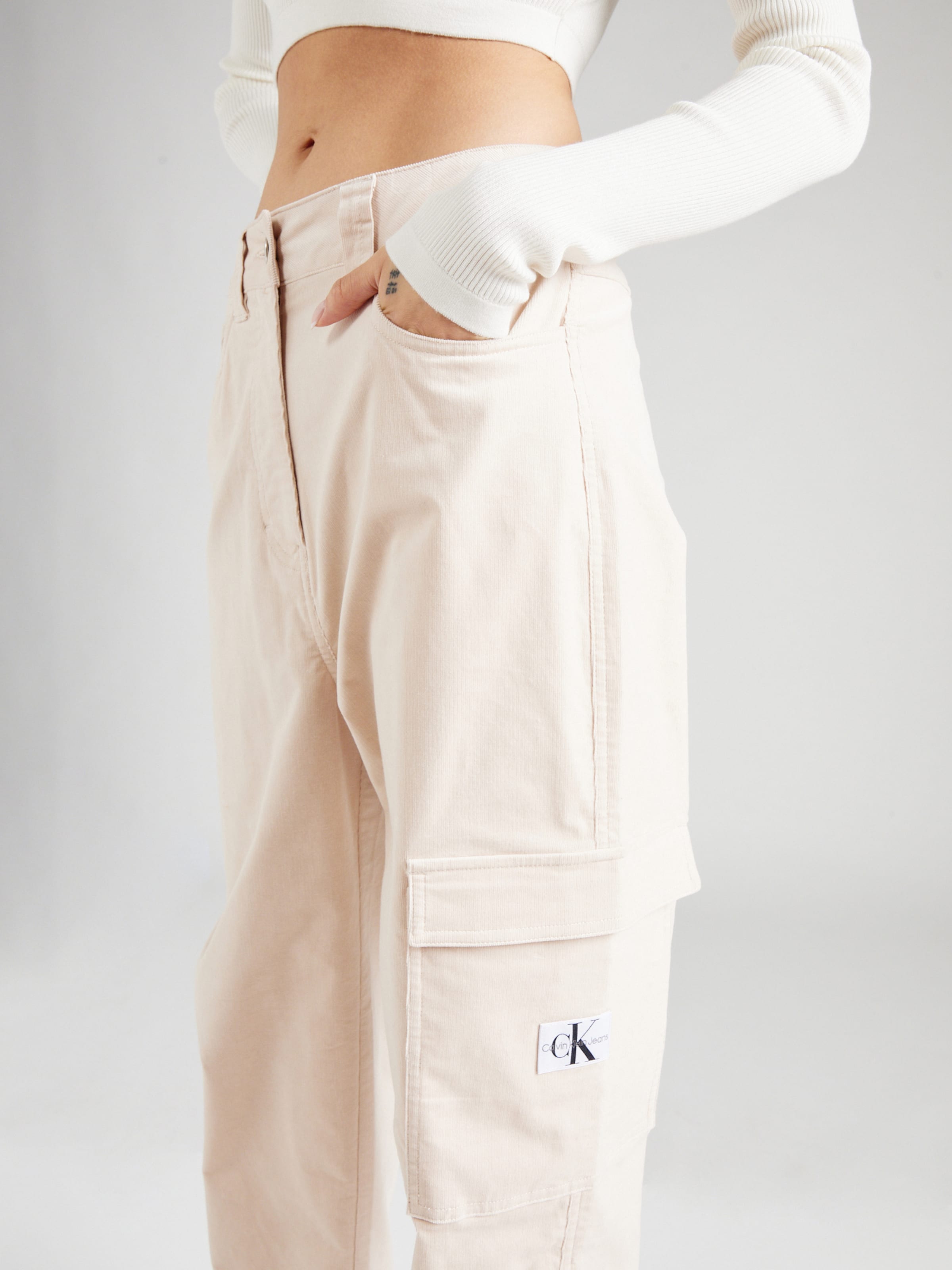 Calvin Klein Jeans Regular Cargo Pants in Cream | ABOUT YOU