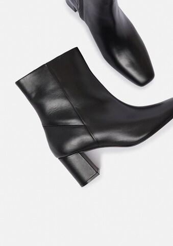 COMMA Stiefelette in Schwarz