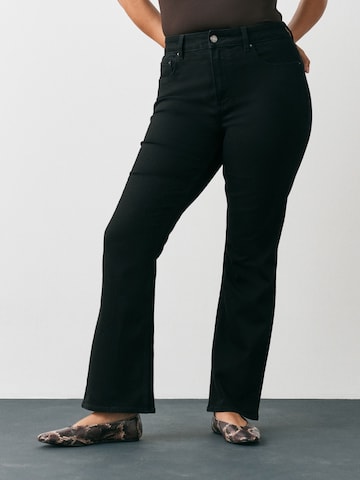 Next Bootcut Jeans in Schwarz: Vorderseite