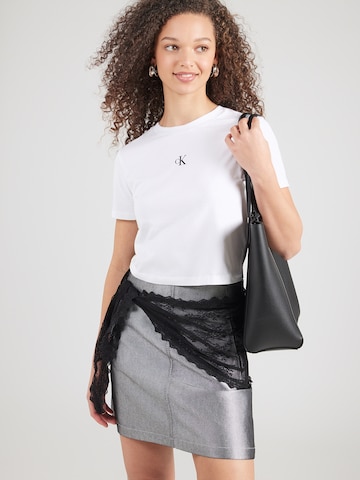 Tricou de la Calvin Klein Jeans pe alb: față