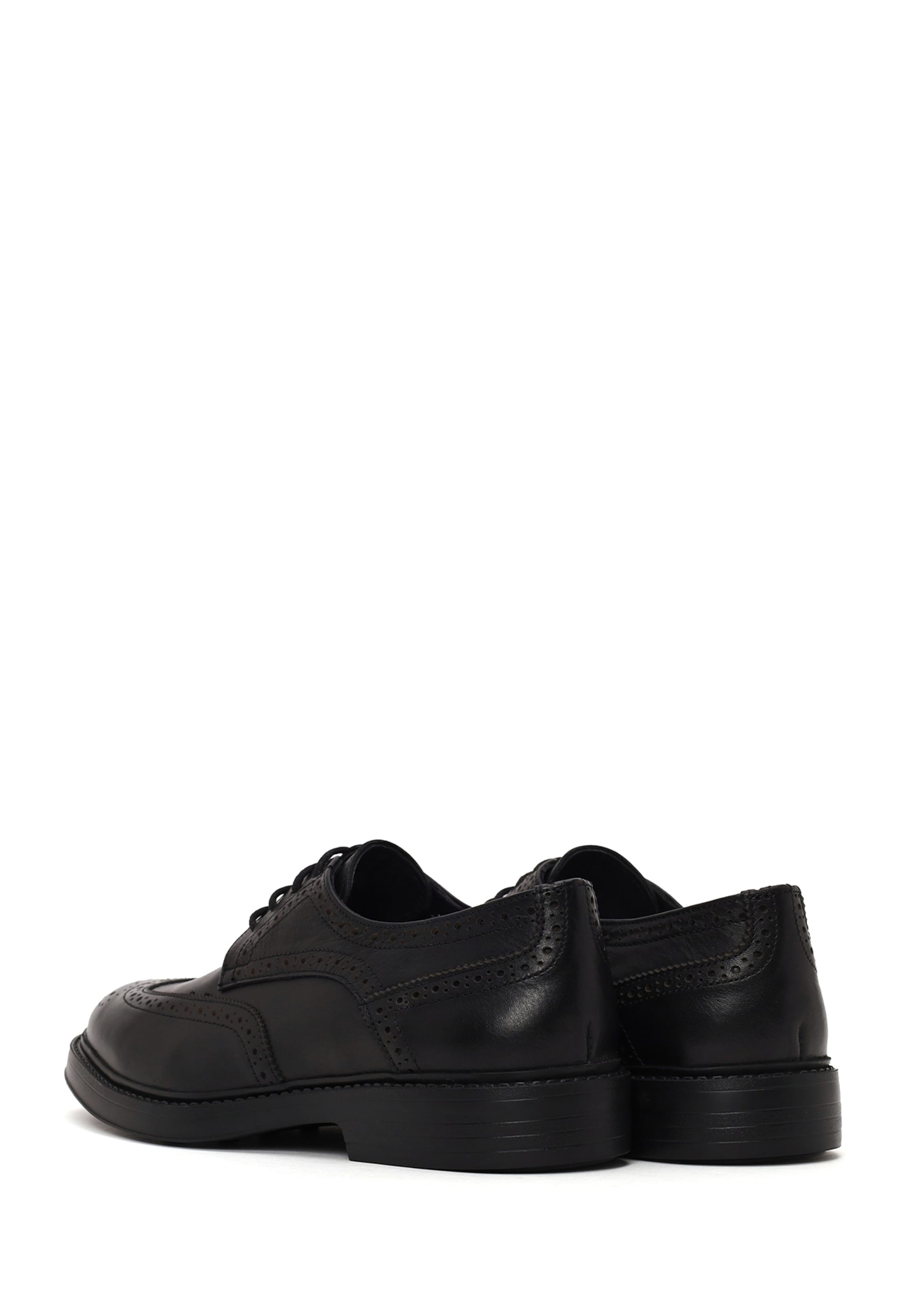 Scarpa stringata di Derimod in nero