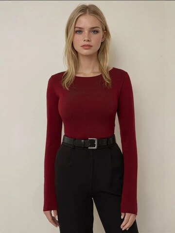 Hiccup Shirt in Rot: Vorderseite