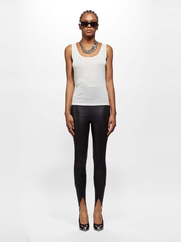 Young Poets Top  'Janna' in Weiß