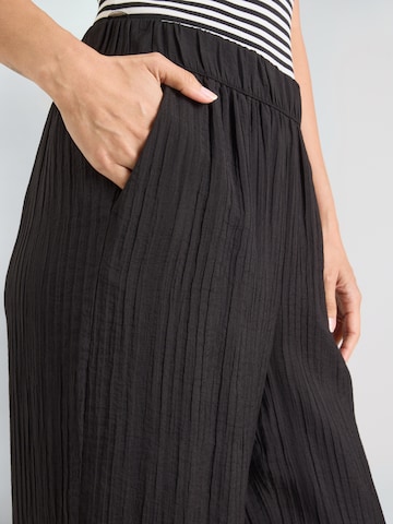 s.Oliver Wide leg Παντελόνι σε μαύρο