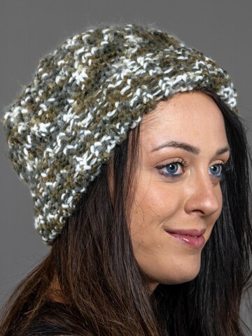 COLLEZIONE ALESSANDRO Beanie 'Baila' in Green