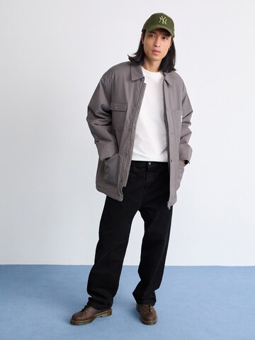 Carhartt WIP Regular Housut 'Landon' värissä musta