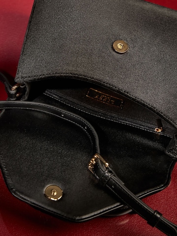 Lipsy Kézitáska - fekete