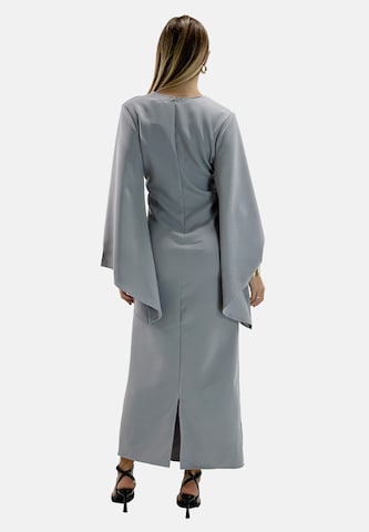 Abito di Elara in grigio