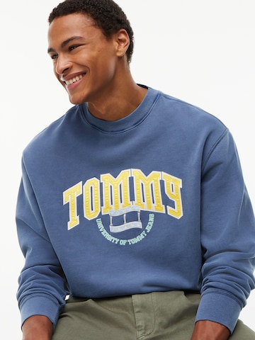 Tommy JeansSweater majica 'Varsity Crest' - plava boja
