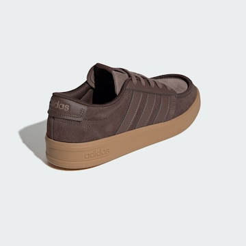 ADIDAS SPORTSWEAR - Sapatilhas baixas 'Grand Court 3.0' em castanho