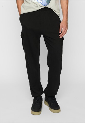 Urban Classics Свободный крой Брюки-карго 'Light Terry' в Черный: спереди