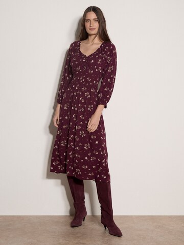 Apricot Dress ' ' in Red: front