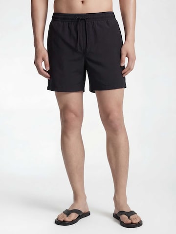TRAPP Плавательные шорты 'Ilias' в Черный: спереди