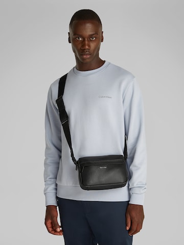 Calvin Klein - Bolso de hombro 'MUST' en negro