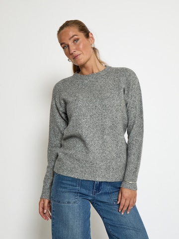 Pull-over 'Kate' Peppercorn en gris : devant