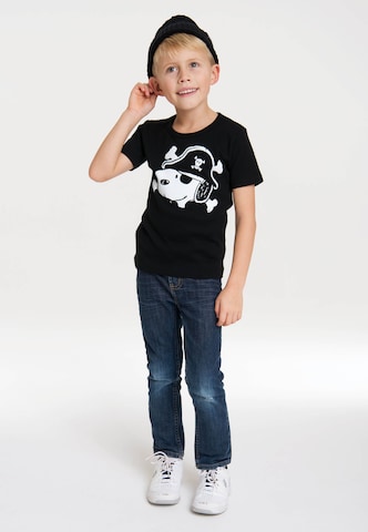LOGOSHIRT T-Shirt 'Snoopy – Pirat' in Schwarz