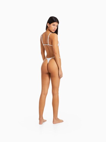 Bershka Triangel Bikinitop in Weiß