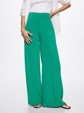 Wide leg Pantaloni cu dungă 'Justo' de la MANGO pe verde: față