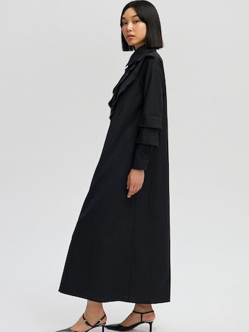 Touché Privé - Vestido 'Pleat Detailed Shirt Dress' en negro