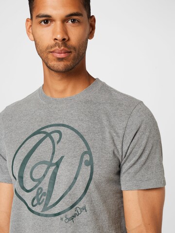 Superdry T-Shirt in Grau