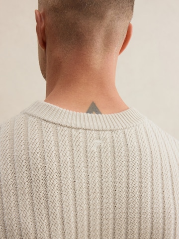 DAN FOX APPAREL Свитер 'Flynn' в Белый
