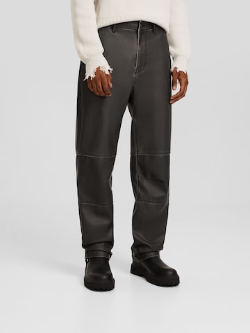 Bershka Regular Trousers in Grey: front