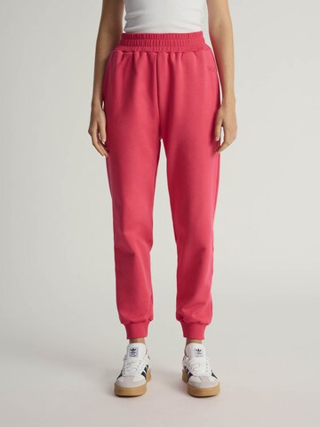 VERSTIQUE Regular Trousers in Pink: front