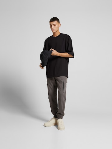 Bershka Tapered Cargo nadrágok - szürke