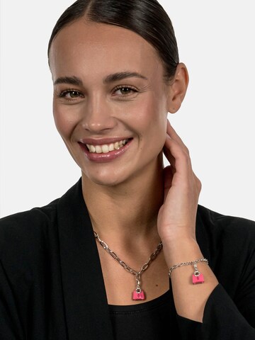 Suri Frey Pendant ' Felicity ' in Pink: front