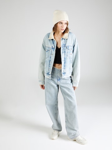 Calvin Klein Jeans - Casaco meia-estação 'Sherpa' em azul