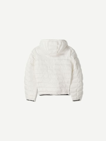 Bershka Зимно яке в бяло