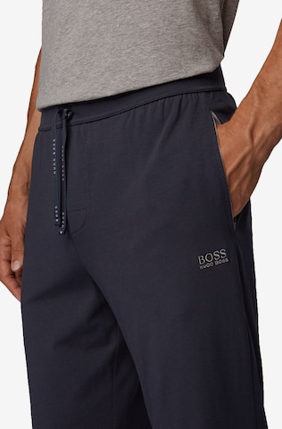 Tapered Pantaloni de pijama de la BOSS pe albastru