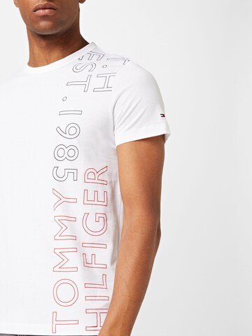 Tricou de la TOMMY HILFIGER pe alb