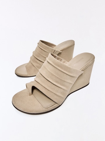 Bershka Klipklappere i beige