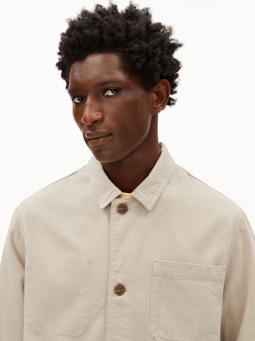 Veste mi-saison ARMEDANGELS en beige : devant