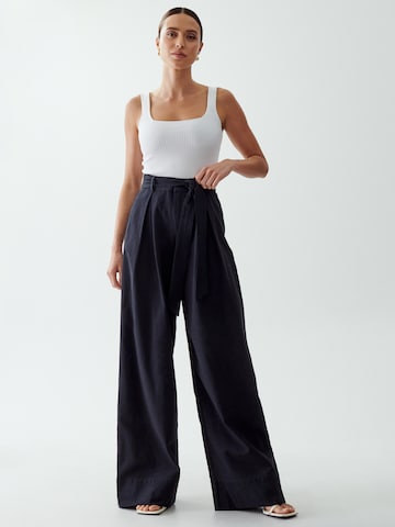 The Fated Wide leg Pants in Black