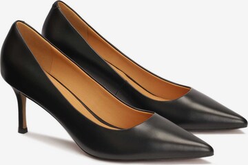 Kazar Pumps in Black