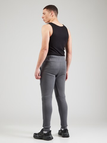 Tapered Pantaloni 'TCH FLC' de la Nike Sportswear pe gri